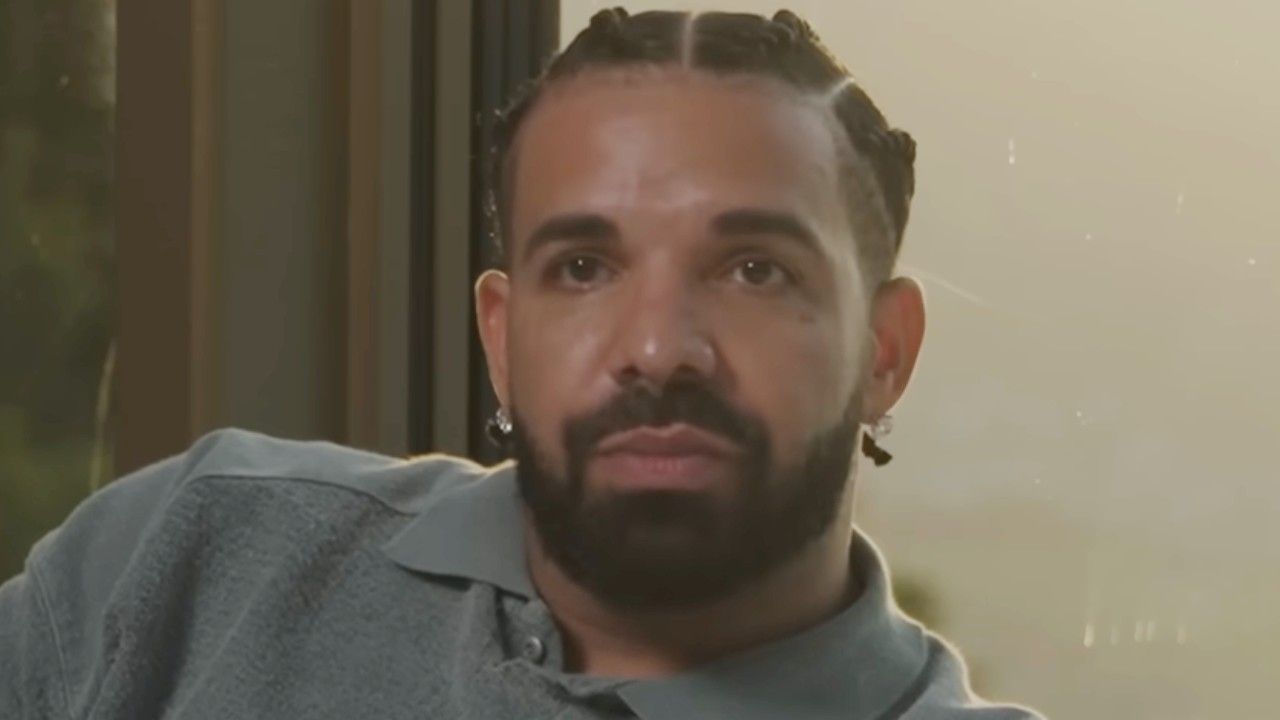 人々はドレイクを非難している