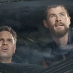 「それはプレゼントだったのですか？」マーク・ラファロとの楽しいゲームでマーベルスターを当てるクリス・ヘムズワースがたまりません