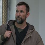 ピットのキャストが、重要な新エピソードでノア・ワイリーが監督したことについて明かす：「練習で水ぶくれができた」