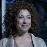 ドクター・フーのアレックス・キングストンがリバーソングをテレビで再現するゲームだが、一つの落とし穴がある