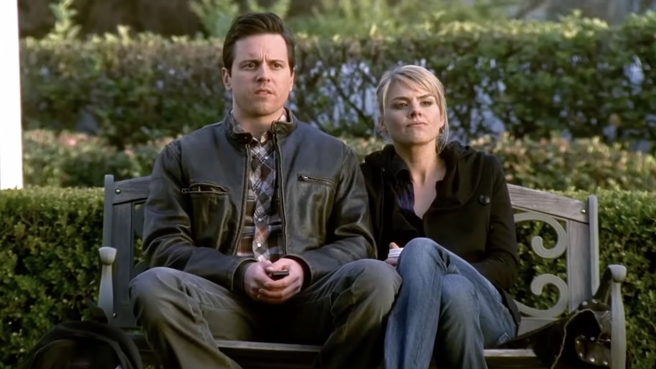 シーズン9のファンは二分化しているが、クリエイターのビル・ローレンスは、シーズン9について「決してsな話はしない」理由を語った