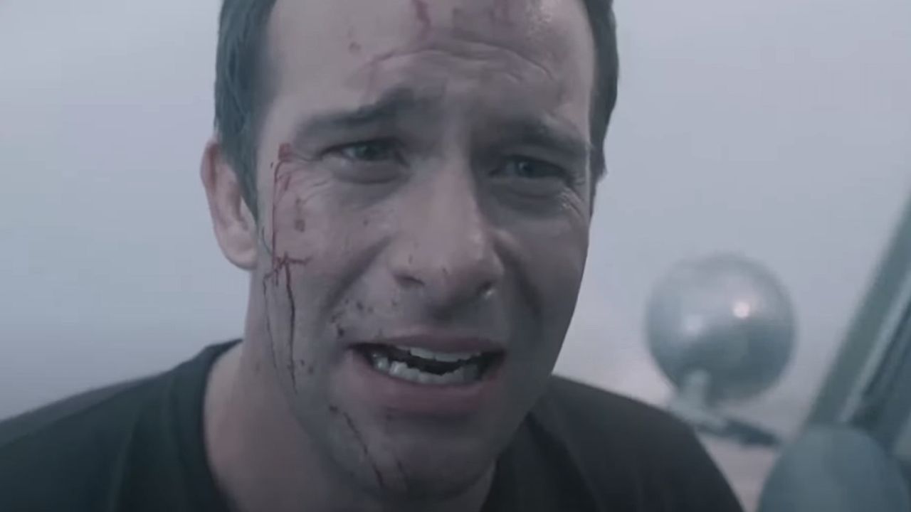 『ミスト』リメイクのニュースがスティーヴン・キングファンの間で大騒ぎを引き起こしたことに対し、マイク・フラナガンが返答