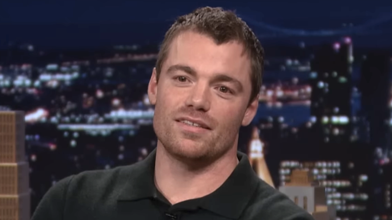 『ザ・ナイト・エージェント』のガブリエル・バッソがソーシャルメディアで保釈された最新スター、そして彼の退場理由の裏話