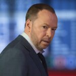 「私より泣いた人はいない」：ドニー・ウォールバーグ、ボストン・ブルーが忍び寄る前にブルー・ブラッズのダニーに別れを告げて荷物を開梱