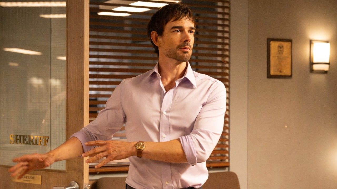 『シェリフ・カントリー』のトラヴィス俳優、怪我は「即時結果」を引き起こすだろうと語った、そして私には仮説がある