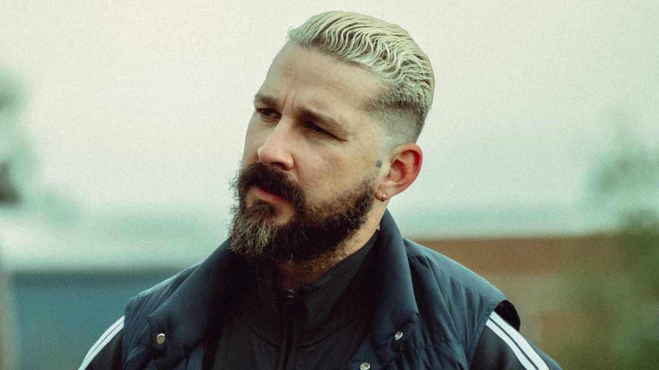 「私は失敗しました。」シャイア・ラブーフ、警察が新たな逮捕状発行中、マルディグラでの口論に遠慮しない