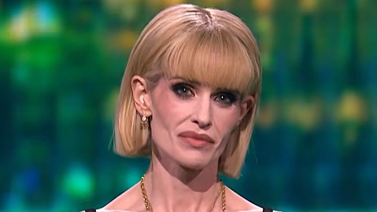 ケリー・オズボーン、ボディシェイマーに拍手で反論