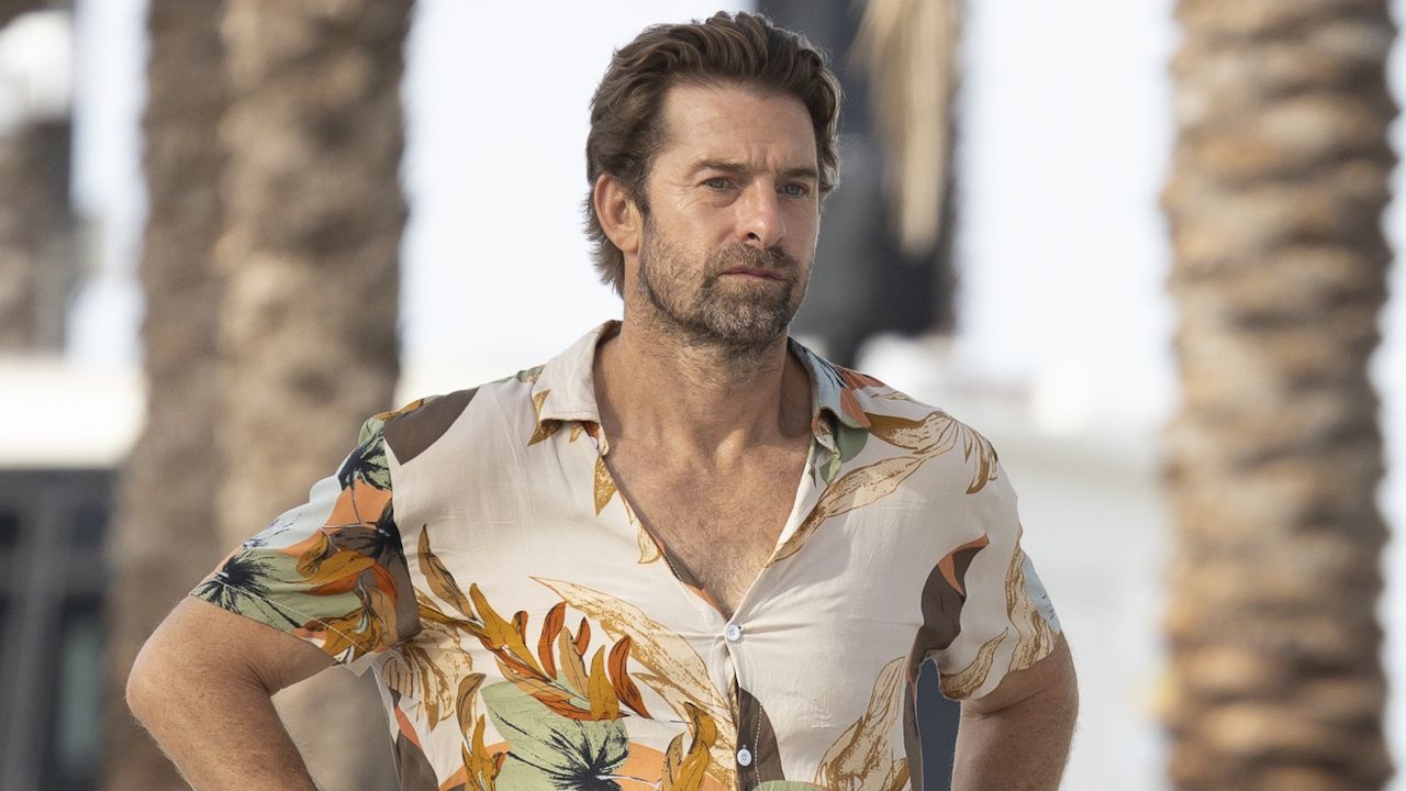 スコット・スピードマン監督の新作犯罪ドラマ『RJ・デッカー』は殺人だらけ、批評家らは驚くべき方法で描写している