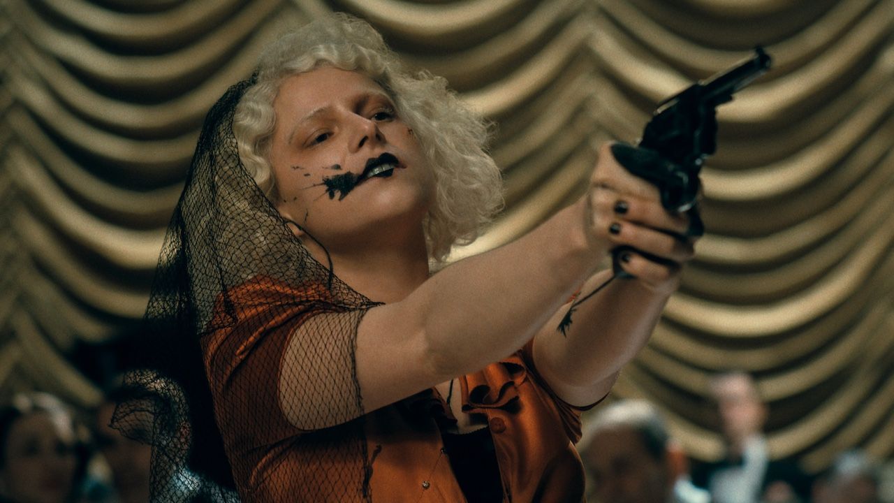 マギー・ギレンホールが花嫁にしたある変化を語る！オリジナルカットに対するフィードバックを得た後