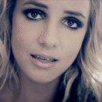 関係者が「孤独な」ブリトニー・スピアーズの人生の現時点での暗いイメージを描く