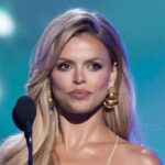 si誌の表紙で赤い水着を着たブルックス・ネーダーのベイウォッチのキャスティングを見るべきだった