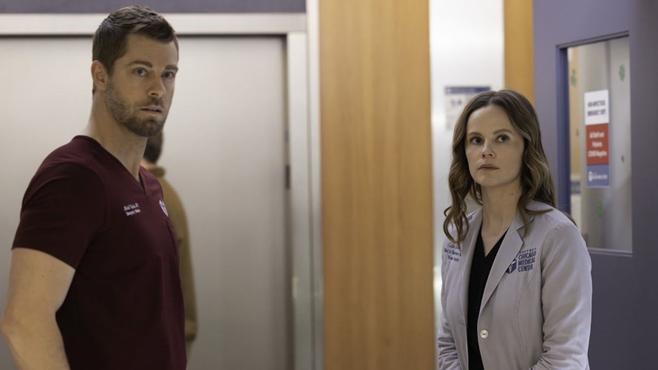 シカゴ・メッドはレノックスとリプリーのロマンスについて私を困惑させたが、ルーク・ミッチェルはたった一言で私を説得した