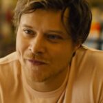 はい、スターがヌードシーンの準備でお尻を本当に日焼けさせたことを思い出させます