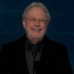 オスカー賞はロブ・ライナーに感動的な追悼の意を表し、スターだらけのステージで追悼のスタートを切った