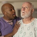 インターンと看護師のスクラブの事故から、病院における「振り付け」の重要性がわかる