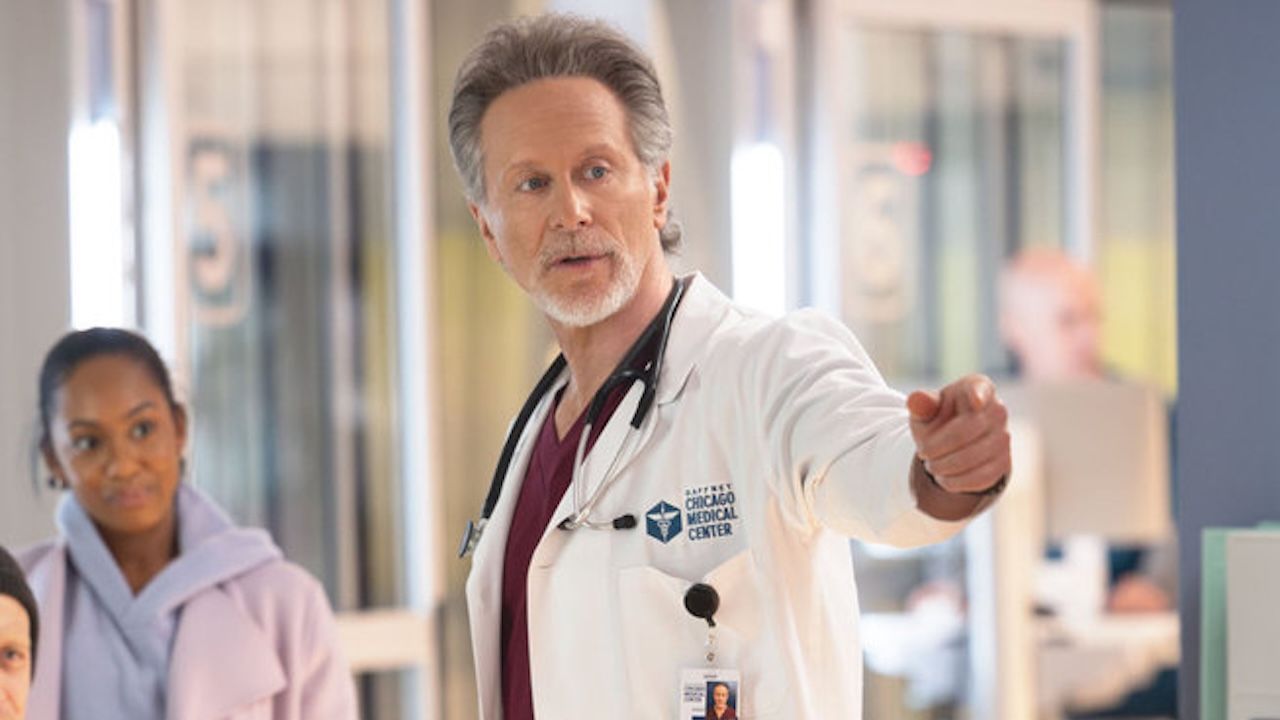 シカゴ・メッドがハンナの妊娠でクロスオーバー視聴者に衝撃を与えた後、私はアーチャーが厳しい真実に直面するのを見るのが大好きでした