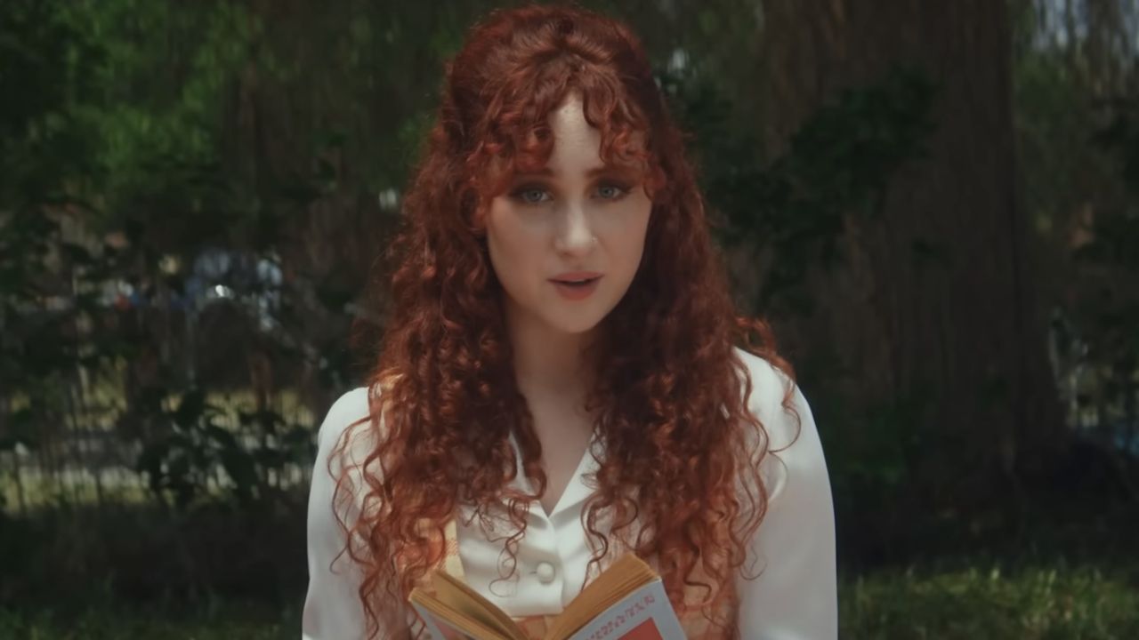 「話の半分だけ話したい」：サッカー選手の娘と面会するために警備員を派遣したとの主張にチャペル・ローンが反論