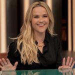 リース・ウィザースプーンが、ジェニファー・ガーナー、ケリー・ワシントン、グウィネス・パルトロウらに宛てた、50歳の幸せを願った個人的なメッセージをご覧ください。